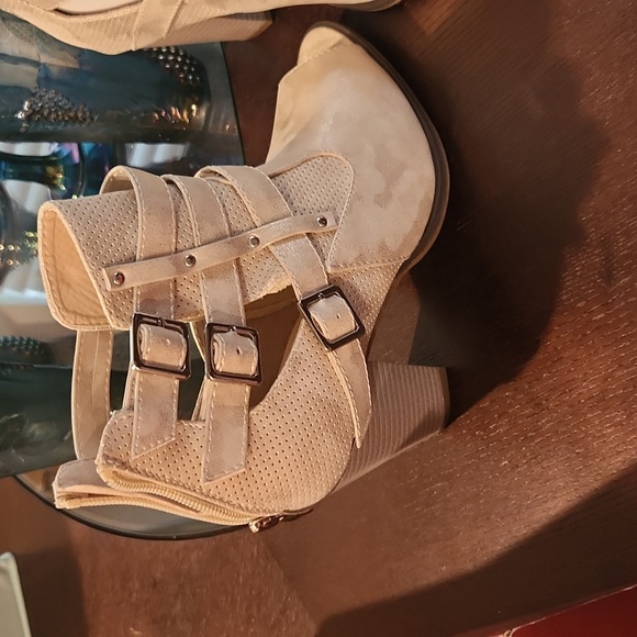 NWT Metallic booties - Picture 2 of 5